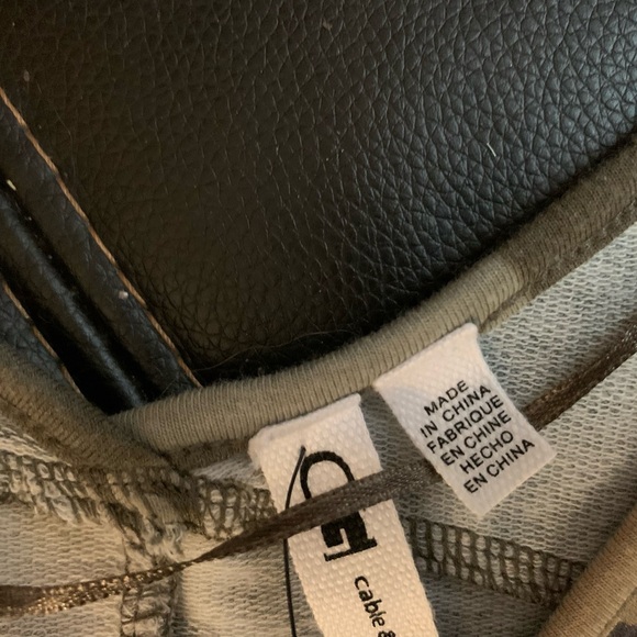 New CABLE & GAUGE Green Camo TOP size S Soft Stretch Camouflage NWT - Picture 3 of 8